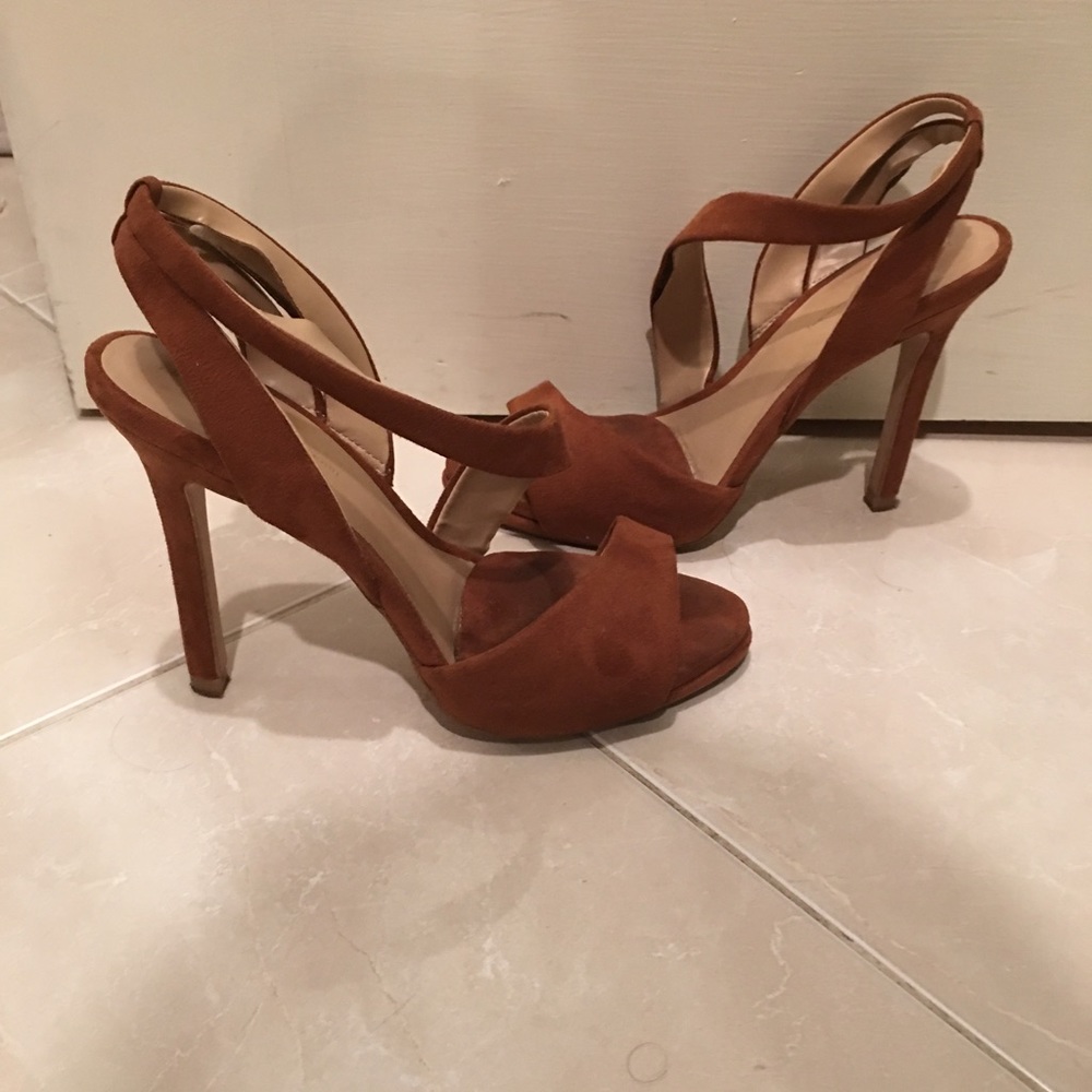 ZARA | Camel Side-CutOut Sandals - Picture 3 of 7